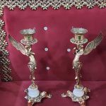 شمعدان برنزی مدل فرشته پایه سنگ سفید