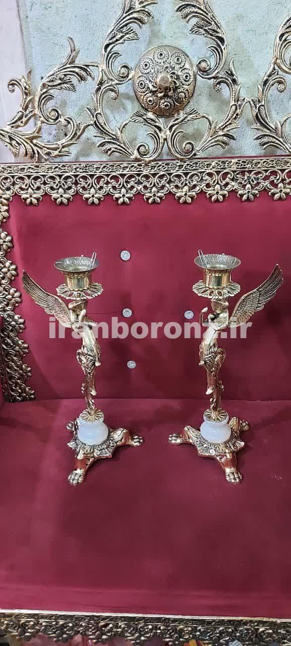 شمعدان برنزی مدل فرشته پایه سنگ سفید