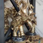 مجسمه برنزی فیل خرطوم بالا پایه سنگی